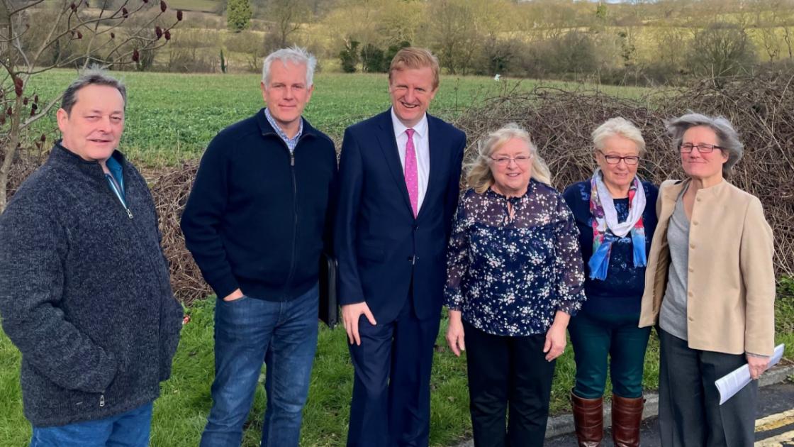 Oliver Dowden meets Cuffley resident to discuss home plans 