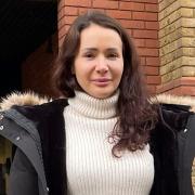 Olga Khomenko, 37, who admitted taking her daughter to Ukraine against a court order has been spared jail at St Albans Crown Court so she can travel to Ukraine to rescue her from the conflict.